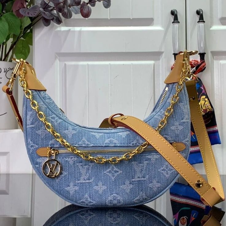 Louis Vuitton
Sac à main en cuir Loop