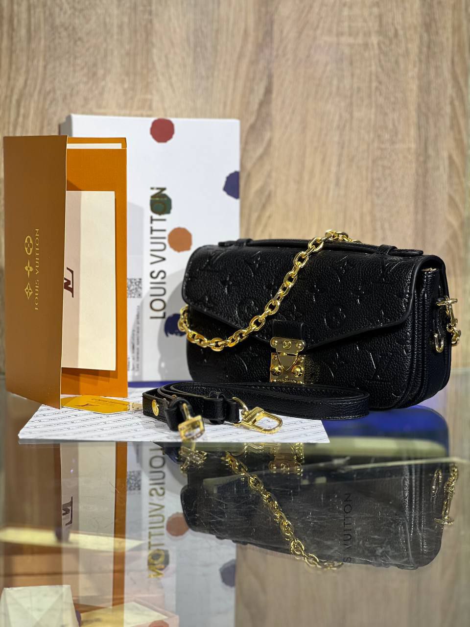 Louis Vuitton
Sac bandoulière en toile Metis East West